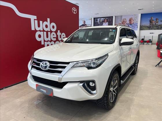 TOYOTA HILUX SW4 2.8 SRX 4X4 16V TURBO INTERCOOLER DIESEL 4P AUTOMÁTICO
